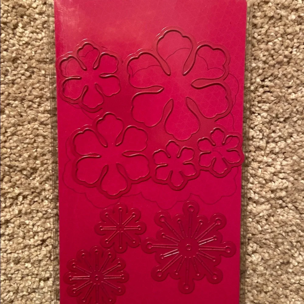 Heartfelt Creations 8 Piece Set With Shaping Mold and DieCuts - Picture 8 of 8